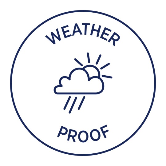 Kuvassa on pyöreä merkki, jossa lukee 'WEATHER PROOF' pilven, sateen ja auringon teemojen ylä- ja alapuolella. Se välittää ajatuksen suojasta erilaisia sääolosuhteita vastaan.